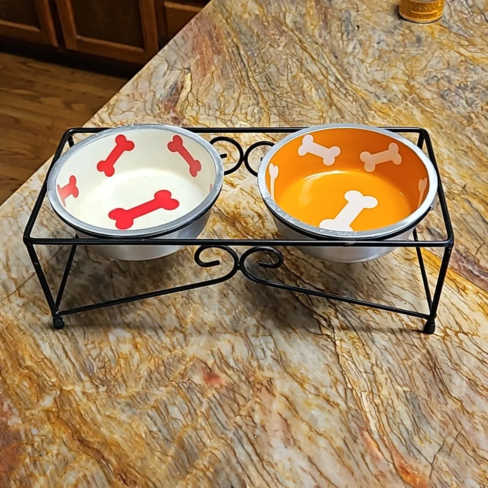 Aluminum pet dog bowls (2) w/ stand